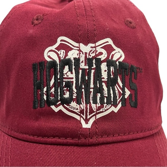 NWT Harry Potter Hogwarts Adjustable Back Maroon Adult Baseball Hat - Picture 2 of 7